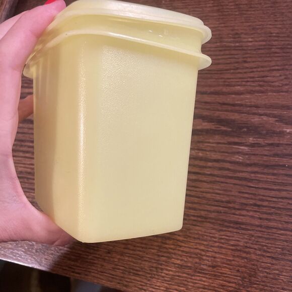 Vintage Tupperware Shelf Saver Yellow Storage Container 1243-10 w/Lid - Picture 2 of 5